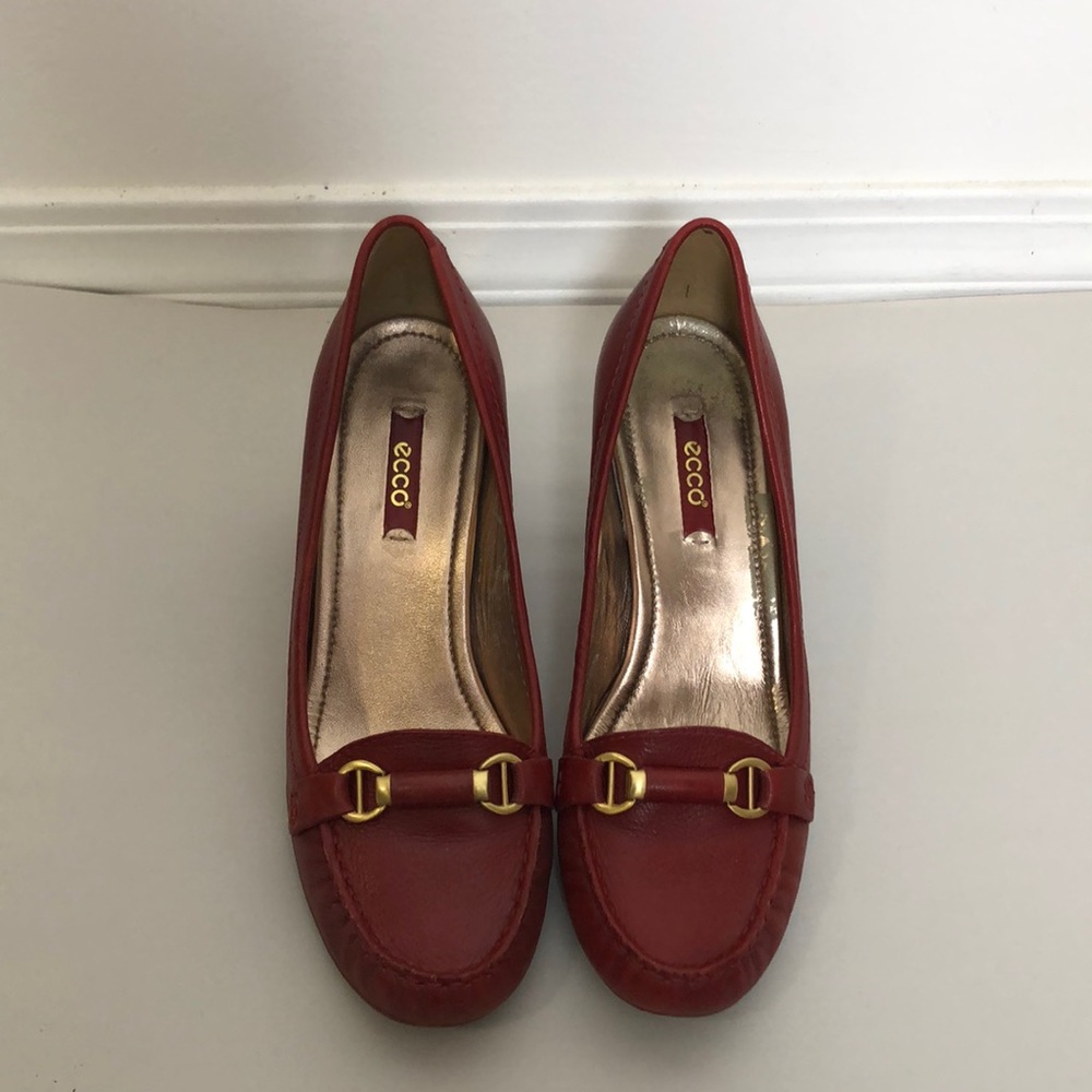 Ecco high heeled loafers
